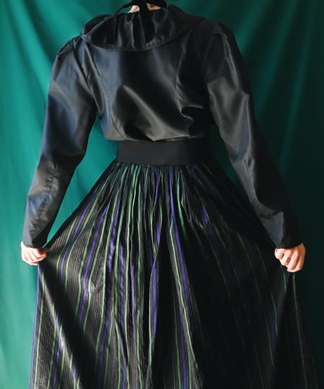 【Seek an nur】W-Germany Frill Black Blouse