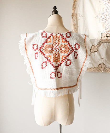 【tiny yearn】Cross stitched Fringe Vest