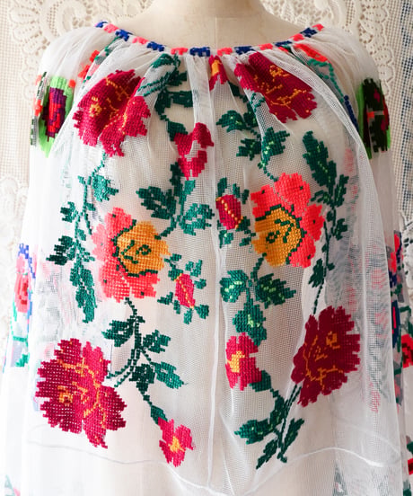 【tiny yearn】Romanian Vintage Embroidered Tulle Blouse