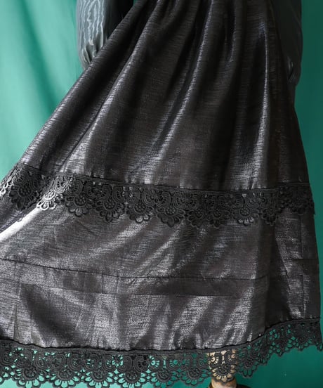 【Seek an nur】Euro Black Metallic Flare Skirt