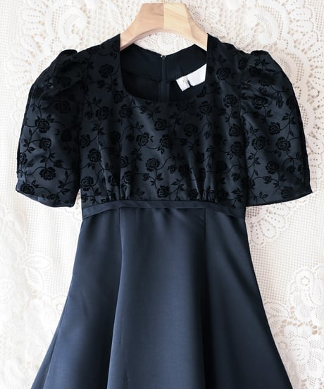 【Seek an nur】Floral Puff Sleeve Black Satin Maxi Dress