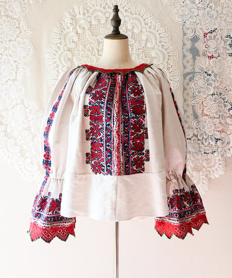 【tiny yearn】Romanian Vintage Embroidered Blouse