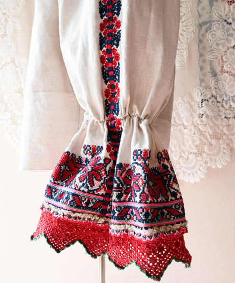 【tiny yearn】Romanian Vintage Embroidered Blouse
