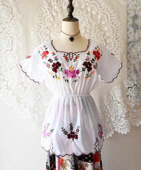【tiny yearn】Euro Embroidered Peasant Blouse