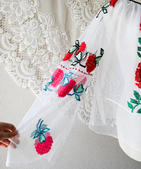 【tiny yearn】Romanian Vintage Embroidered Tulle Blouse