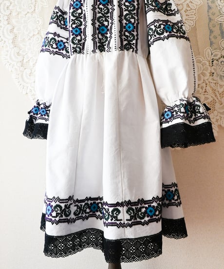 【Seek an nur】Romanian Vintage Embroidered Dress