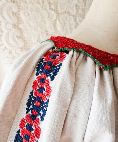 【tiny yearn】Romanian Vintage Embroidered Blouse