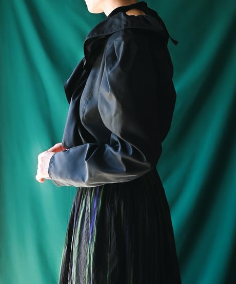 【Seek an nur】W-Germany Frill Black Blouse
