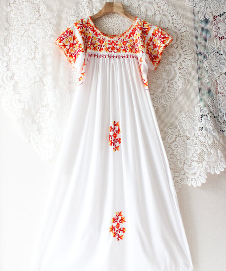 【tiny yearn】Mexican Floral Hand Embroidered Dress