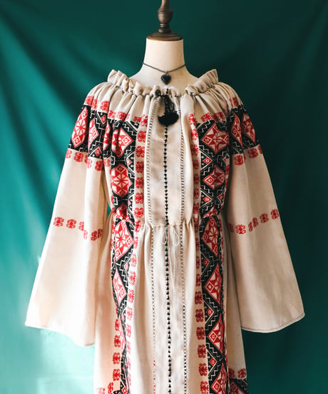 【Seek an nur】Romanian Vintage Embroidered Dress