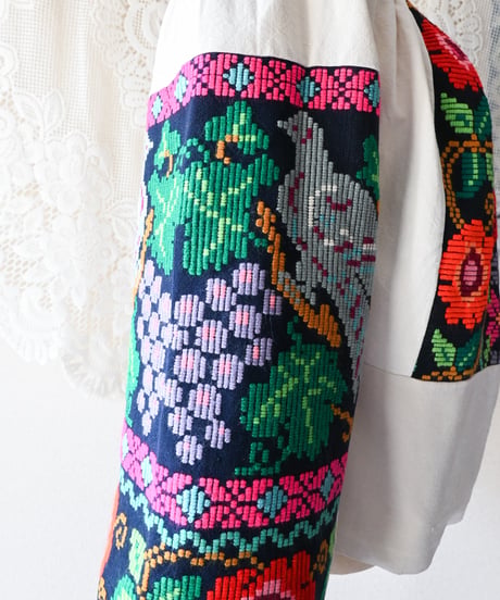 【tiny yearn】Romanian Vintage Embroidered Blouse