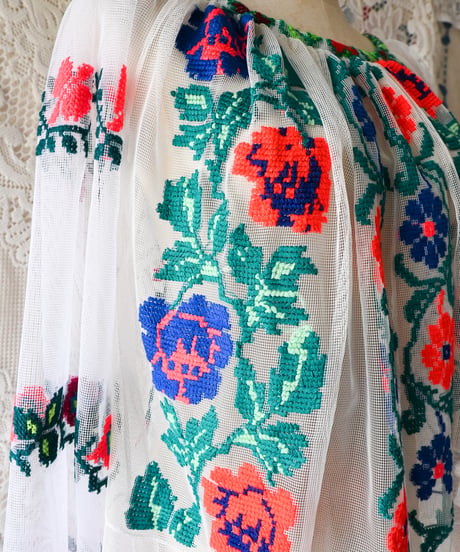 【tiny yearn】Romanian Vintage Embroidered Tulle Blouse