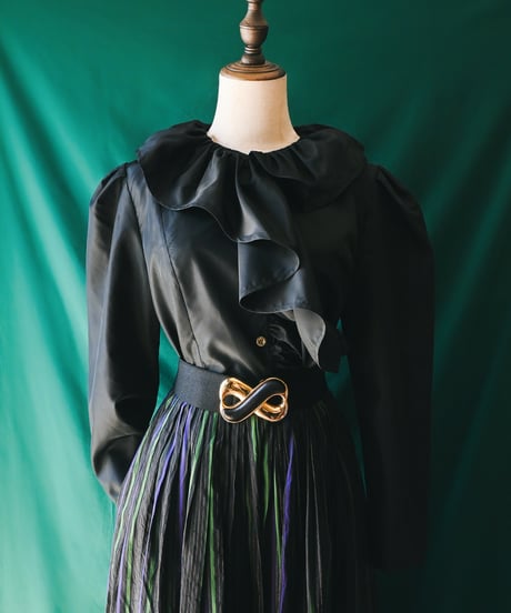 【Seek an nur】W-Germany Frill Black Blouse