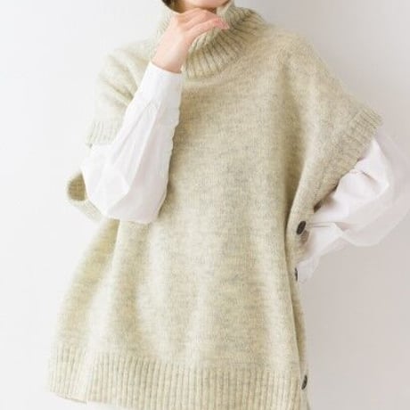 サイドボタンスリットワイドニットベスト
