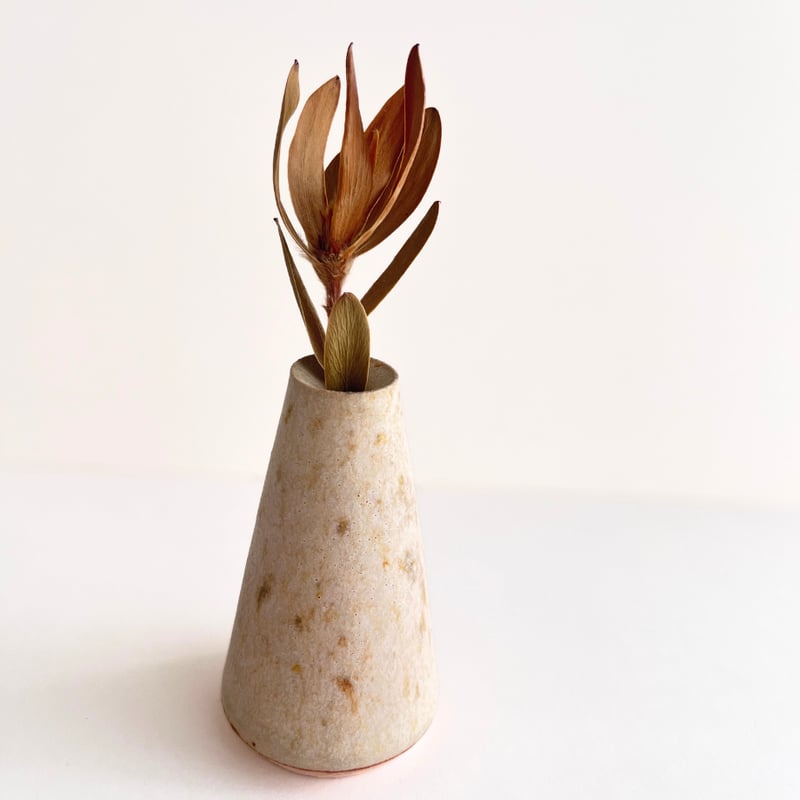 李桃灰釉 一輪挿し / 日月窯 | HOOTON