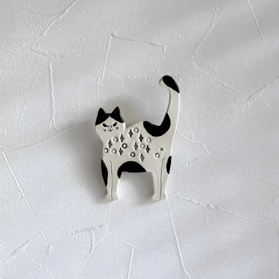 陶の壁掛け 猫〔K〕 / POTTERY STUDIO K | HOOTON