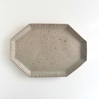 李桃灰釉 　鎬多角皿　/　日月窯