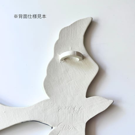 陶の壁掛け 翼を広げた鳥〔B〕  / POTTERY STUDIO K