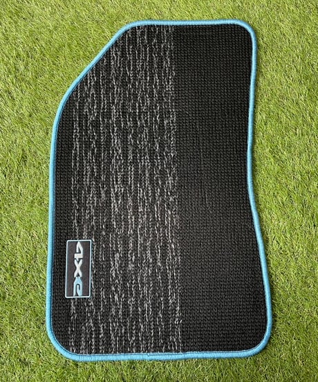 【中古品】BVレネゲード用　フロアマット　4xe