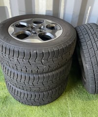 【中古品】レネゲード用スタッドレスタイヤセット