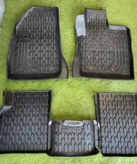【中古品】WLグランドチェロキー用　ラバーマット