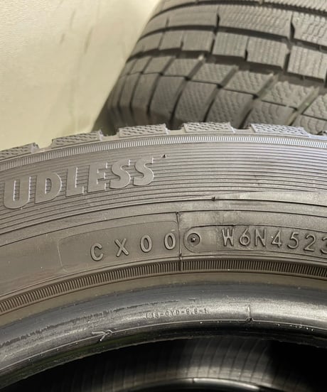 【中古品】M６コンパス用スタッドレスタイヤ