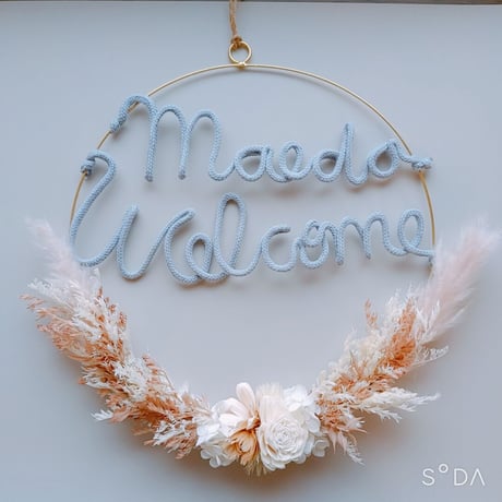 お人形の装飾に^ ^千日紅と引き揃え糸と木ノ実のリース