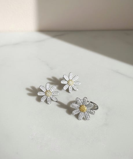 Margaret Pierce / Ring