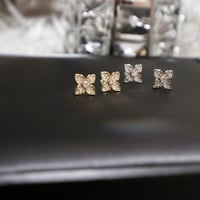 Mini Flower Pierces