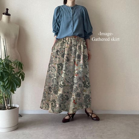 『赤散る花柄アンティーク』ーAntique Haori with floral patternー