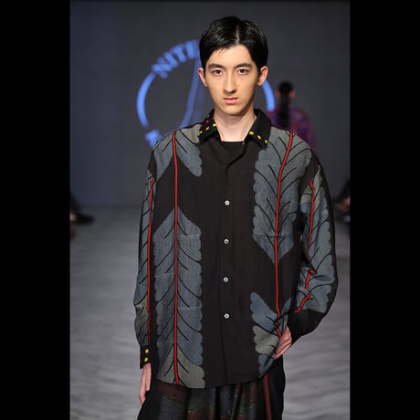 矢羽柄のシャツ/ Arrow feather pattern shirt
