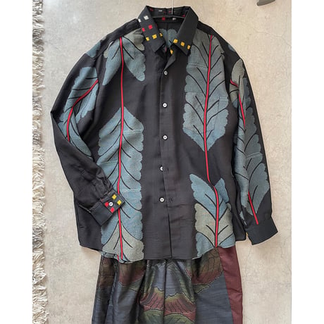 矢羽柄のシャツ/ Arrow feather pattern shirt