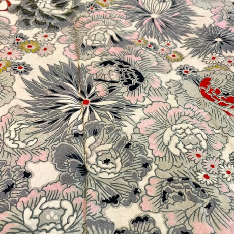 『赤散る花柄アンティーク』ーAntique Haori with floral patternー