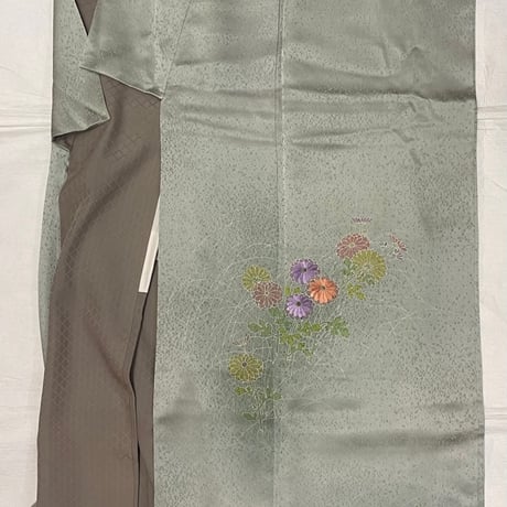 『淡い緑グレーの綸子』ーPale green-gray Rinzuー