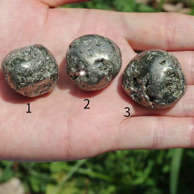 モルダバイト 大特価 大粒 タンブル パイライト（タンブル） | Crystal Light