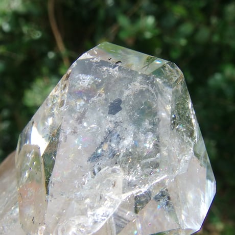 ハーキマーダイヤモンド（連結結晶、虹入り）