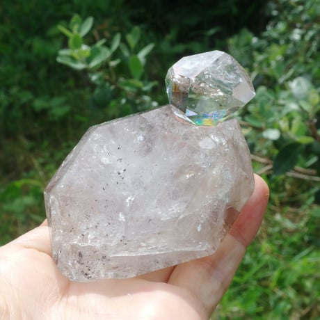 ハーキマーダイヤモンド（連結結晶、虹入り）