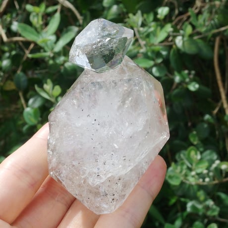 ハーキマーダイヤモンド（連結結晶、虹入り）