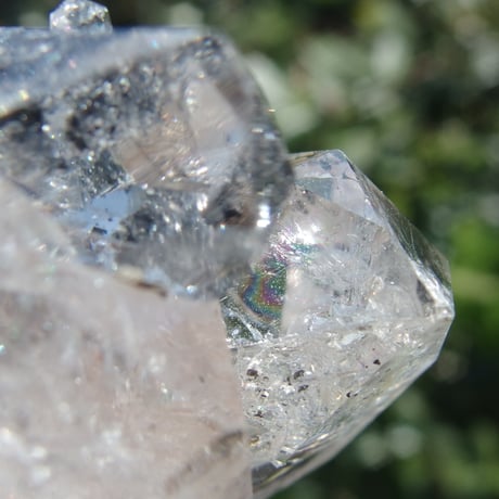 ハーキマーダイヤモンド（連結結晶、虹入り）