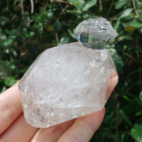ハーキマーダイヤモンド（連結結晶、虹入り）