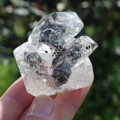 ハーキマーダイヤモンド（連結結晶、虹入り）