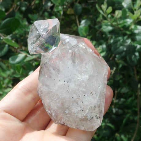 ハーキマーダイヤモンド（連結結晶、虹入り）