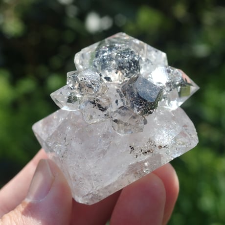 ハーキマーダイヤモンド（連結結晶、虹入り）