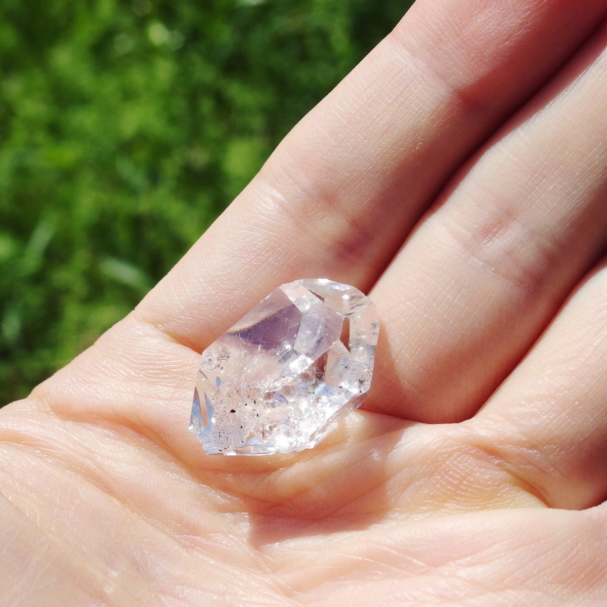 ハーキマーダイヤモンド原石 325g 虹入り Amazon.co.jp: 特別な水晶