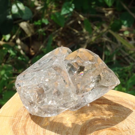 ハーキマーダイヤモンド（連結結晶、虹入り）