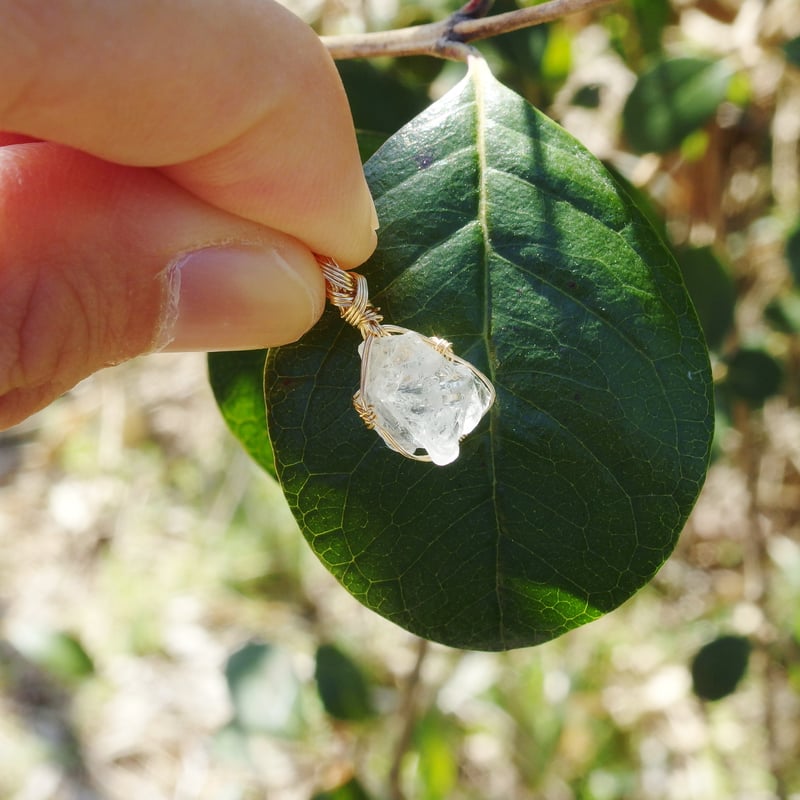①ロシア産  フェナカイト ほか天然石入りペンダントトップ 4.16ct ロシア産 フェナカイト ペンダント 証明書付き SILVER925