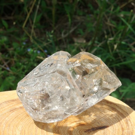 ハーキマーダイヤモンド（連結結晶、虹入り）