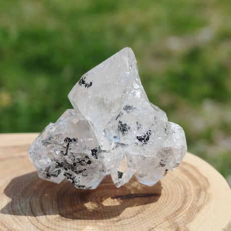 ハーキマーダイヤモンド（連結結晶、虹入り）