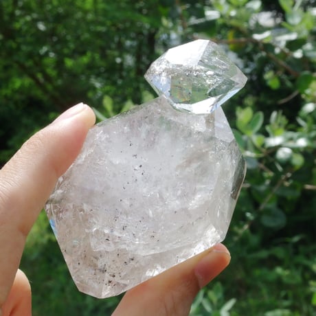 ハーキマーダイヤモンド（連結結晶、虹入り）
