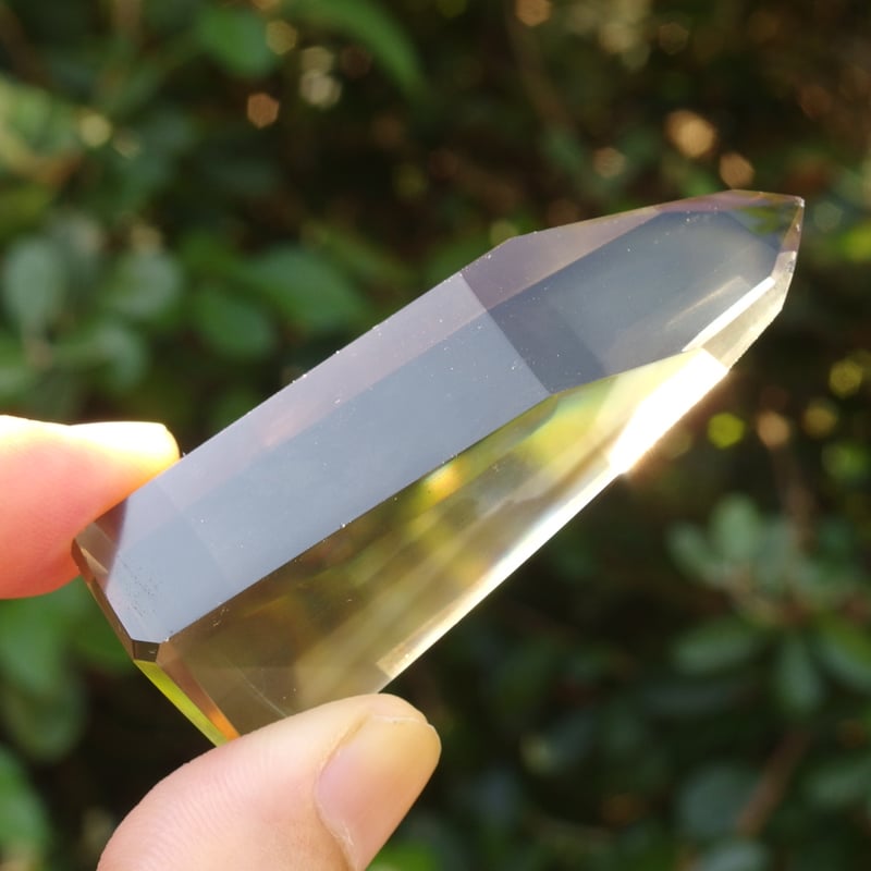 最高品質 虹入り スモーキーシトリン 台座、鑑別書つき 最高品質 虹入り スモーキーシトリン 台座、鑑別書つき